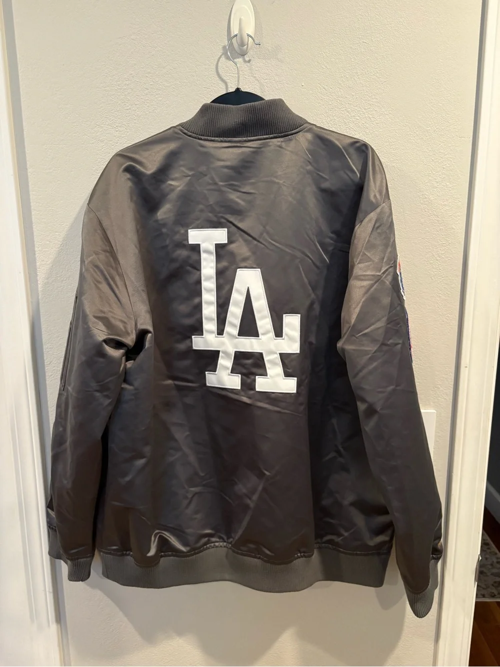 Mitchell & Ness Los Angeles Dodgers satin full-zip bomber jacket men’s size XL